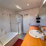 아파트 Geraeumige Mit 4 Betten Und Balkon
