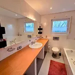 아파트 Geraeumige Mit 4 Betten Und Balkon *