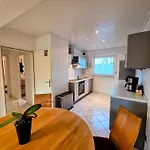 Geraeumige Mit 4 Betten Und Balkon *