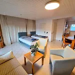 Geraeumige Mit 4 Betten Und Balkon