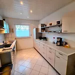 Geraeumige Mit 4 Betten Und Balkon 아파트 보덴하임