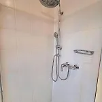Geraeumige Mit 4 Betten Und Balkon 아파트
