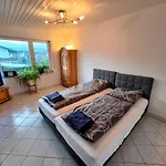 Geraeumige Mit 4 Betten Und Balkon 아파트