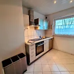 Geraeumige Mit 4 Betten Und Balkon 보덴하임
