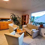 Geraeumige Mit 4 Betten Und Balkon 보덴하임