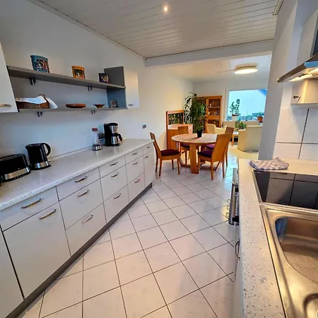 Appartement Geraeumige Mit 4 Betten Und Balkon Bodenheim