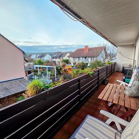 Geraeumige Mit 4 Betten Und Balkon Lejlighed