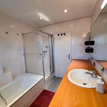 Appartement Geraeumige Mit 4 Betten Und Balkon