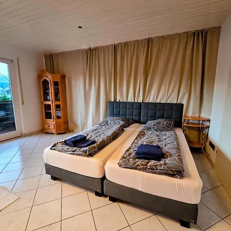 Geraeumige Mit 4 Betten Und Balkon Appartement Bodenheim