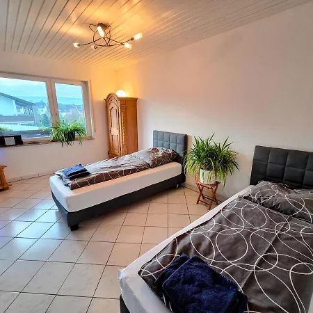 Geraeumige Mit 4 Betten Und Balkon Bodenheim