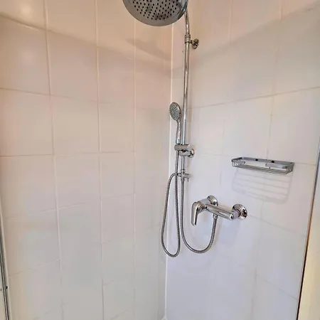 Geraeumige Mit 4 Betten Und Balkon Lejlighed