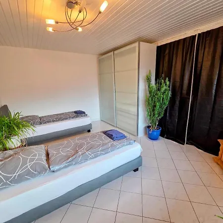 Geraeumige Mit 4 Betten Und Balkon * Bodenheim