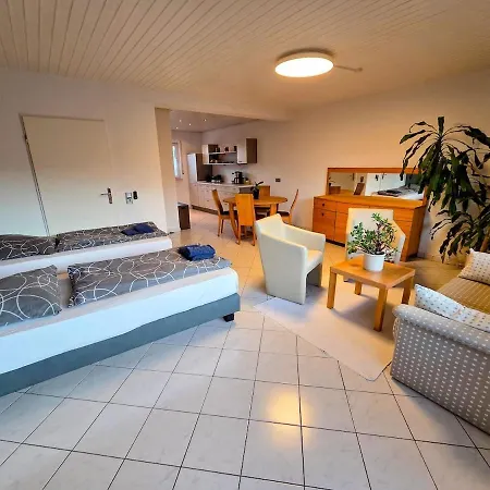 Geraeumige Mit 4 Betten Und Balkon *