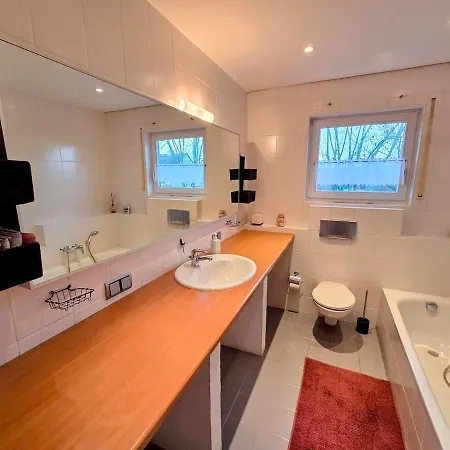 Geraeumige Mit 4 Betten Und Balkon *