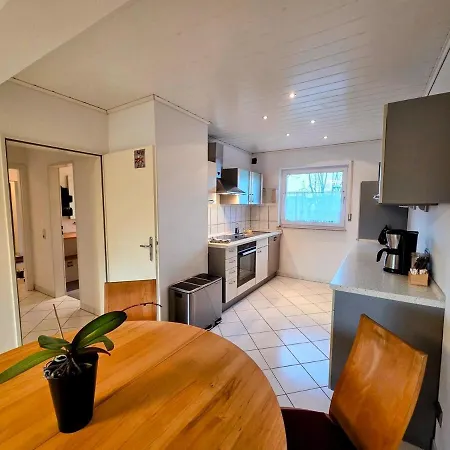 Geraeumige Mit 4 Betten Und Balkon Appartement Bodenheim