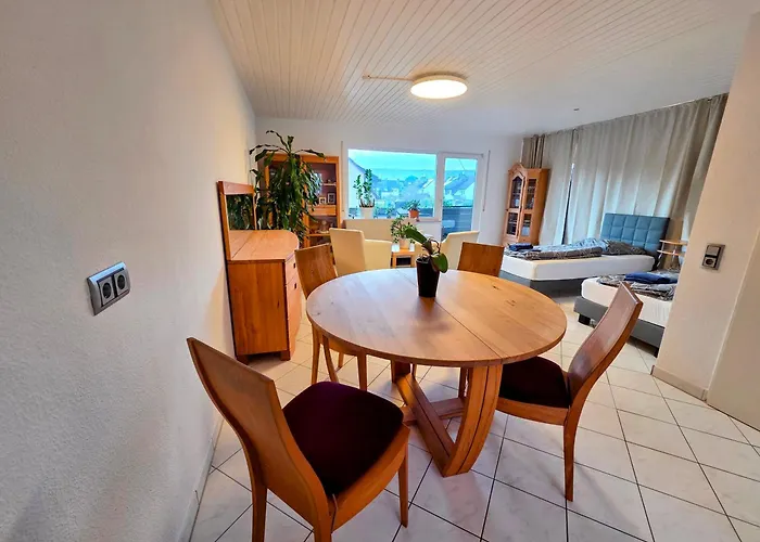 Geräumige Mit 4 Betten Und Balkon Bodenheim