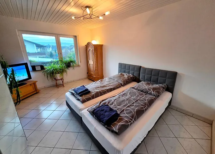 Geräumige Mit 4 Betten Und Balkon Bodenheim