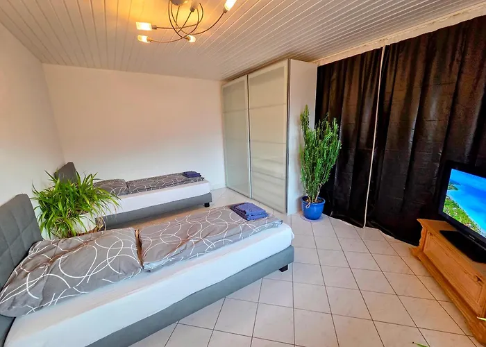 Geräumige Mit 4 Betten Und Balkon Bodenheim