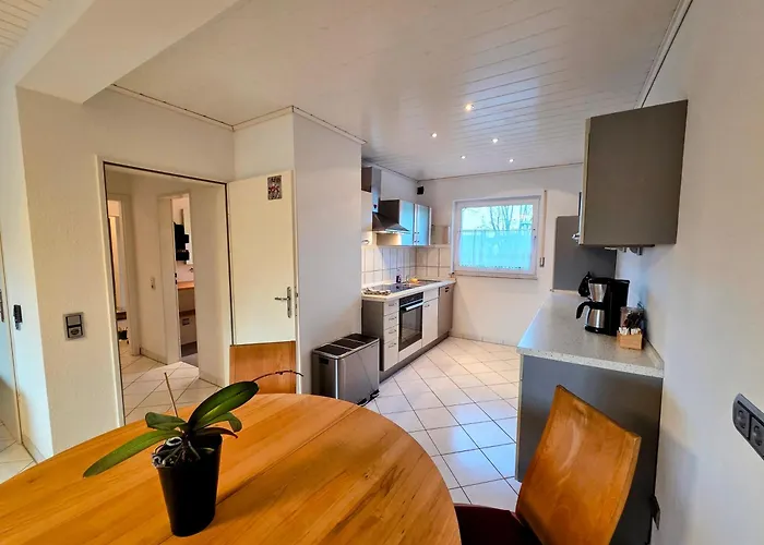 Geräumige Mit 4 Betten Und Balkon *