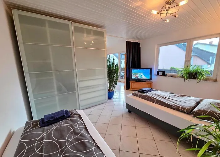 Apartment Geräumige Mit 4 Betten Und Balkon Bodenheim