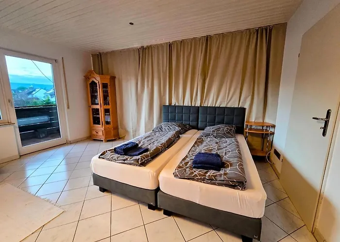 Geräumige Mit 4 Betten Und Balkon Apartment Bodenheim