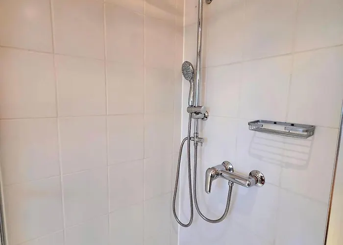 Geräumige Mit 4 Betten Und Balkon Apartment