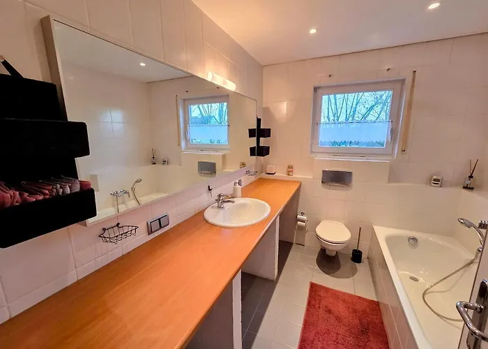 Geräumige Mit 4 Betten Und Balkon *