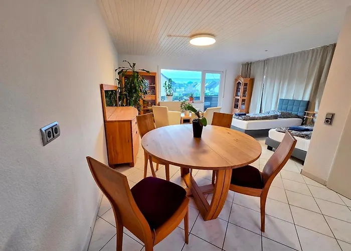 Geräumige Mit 4 Betten Und Balkon Apartment